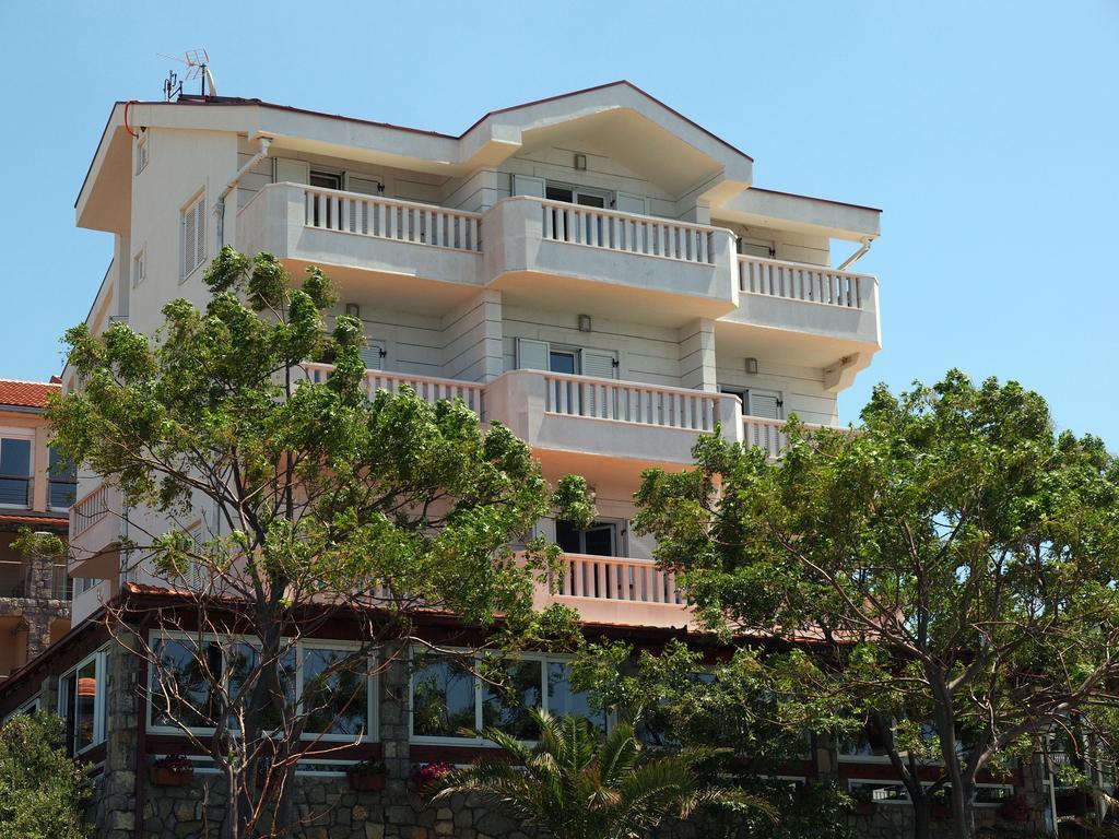 Hotel R Utjeha Kültér fotó